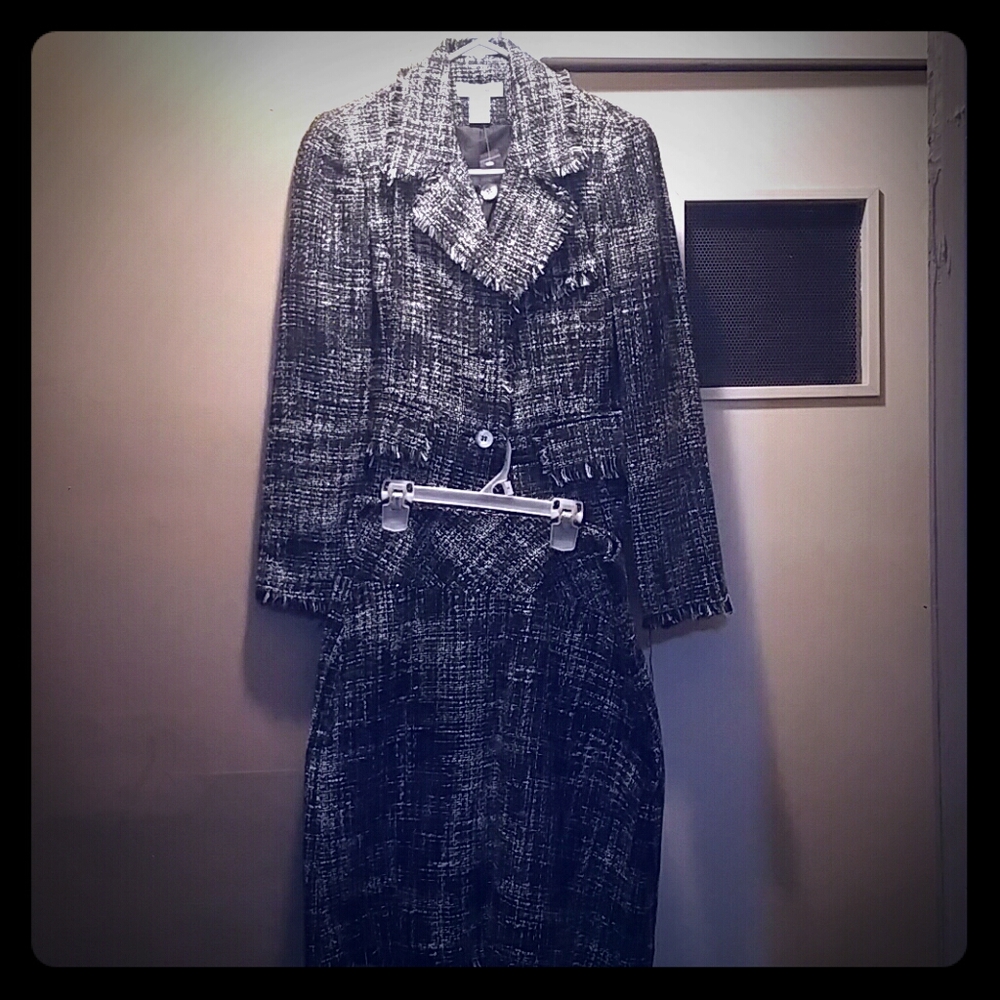 Skirt suit